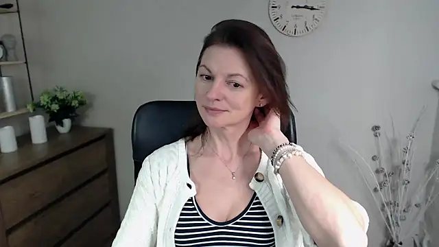 Snapshot of VivianWILD chatting on 01.23.25 VivianWILD online show from 01.23.25