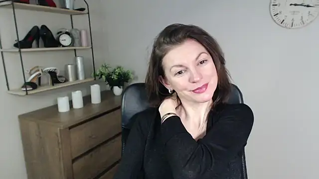 Snapshot of VivianWILD chatting on 01.28.25 VivianWILD online show from 01.28.25