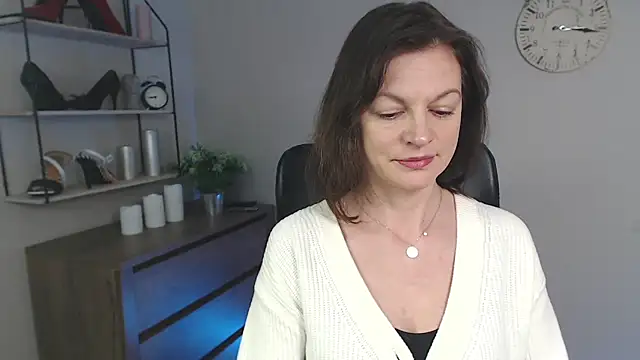 Snapshot of VivianWILD chatting on 03.05.25 VivianWILD online show from 03.05.25