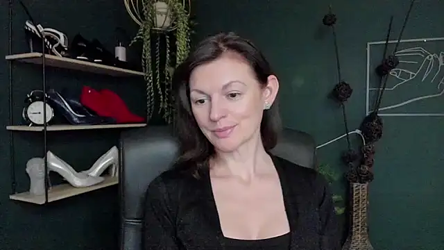 Snapshot of VivianWILD chatting on 03.18.25 VivianWILD online show from 03.18.25