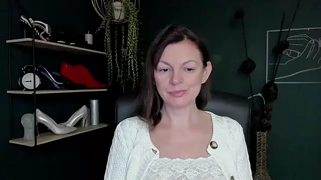 Snapshot of VivianWILD chatting on 03.19.25 VivianWILD online show from 03.19.25