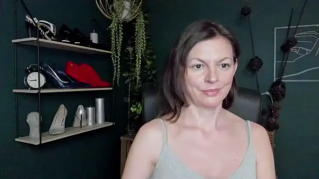 Snapshot of VivianWILD chatting on 03.20.25 VivianWILD online show from 03.20.25