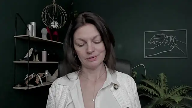 VivianWILD online show from 12.17.25