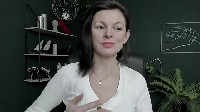 Snapshot of VivianWILD chatting on 02.26.26 VivianWILD online show from 02.26.26