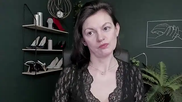 Snapshot of VivianWILD chatting on 02.27.26 VivianWILD online show from 02.27.26