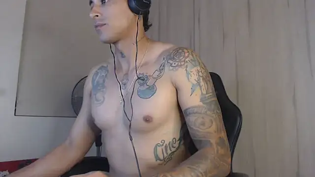 Snapshot of felipelopezz23 chatting on 07.14.26 felipelopezz23 online show from 07.14.26