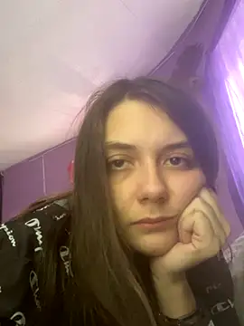 Snapshot of itzcheyduh chatting on 10.13.25 itzcheyduh online show from 10.13.25