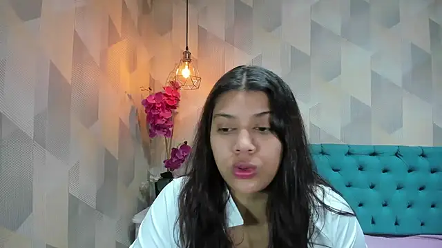 Snapshot of LindaBreeS chatting on 06.16.26 LindaBreeS online show from 06.16.26