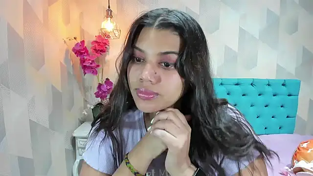 Snapshot of LindaBreeS chatting on 06.18.26 LindaBreeS online show from 06.18.26