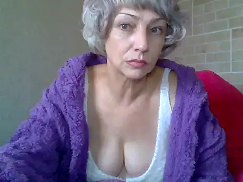 Snapshot of Lorie_Carrie chatting on 12.26.24 Lorie Carrie online show from 12.26.24