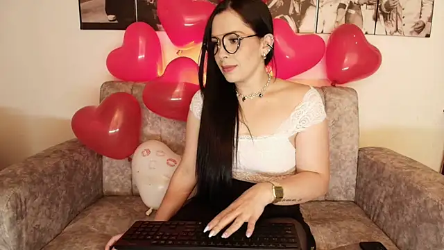 camii evanss online show from 02.12.25