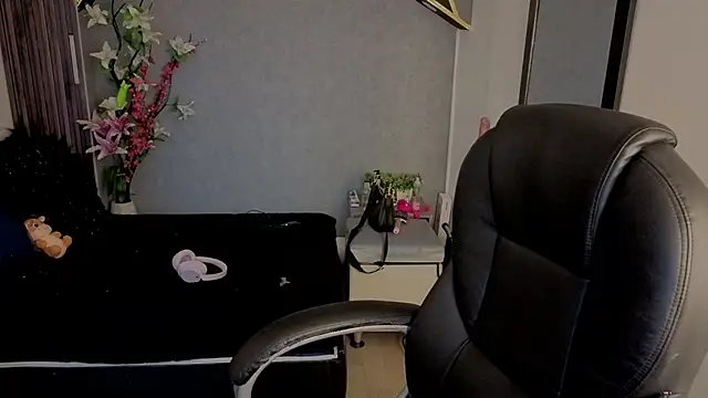 almma shy online show from 10.22.25