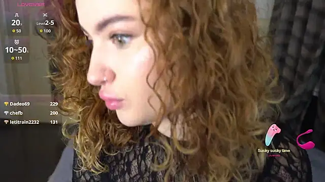 Snapshot of YesPussyClover chatting on 10.16.25 YesPussyClover online show from 10.16.25