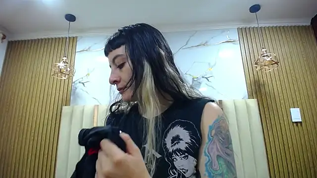 Snapshot of Naughty_Kittenm chatting on 06.16.26 Naughty Kittenm online show from 06.16.26