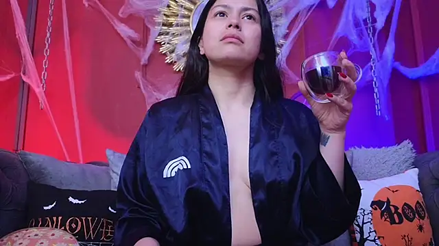 Julieta Russell online show from 10.28.25