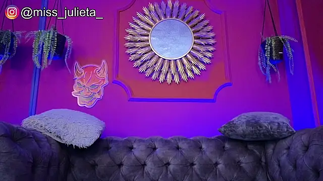 Snapshot of Julieta_Russell chatting on 05.26.26 Julieta Russell online show from 05.26.26