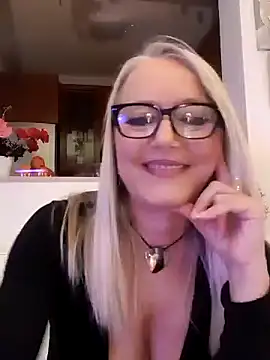 kikkastar online show from 12.19.24