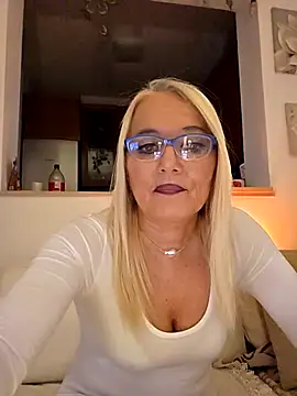 kikkastar online show from 10.28.25