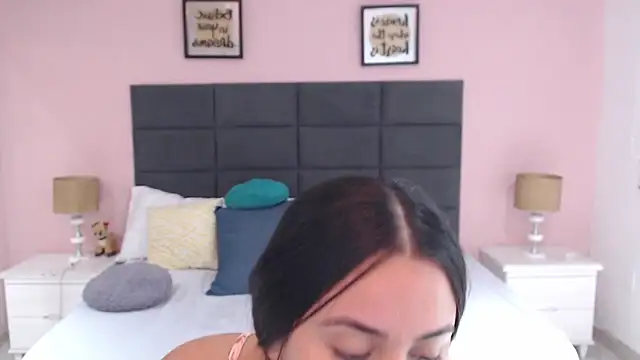 Snapshot of MadisonJenner chatting on 01.20.25 MadisonJenner online show from 01.20.25