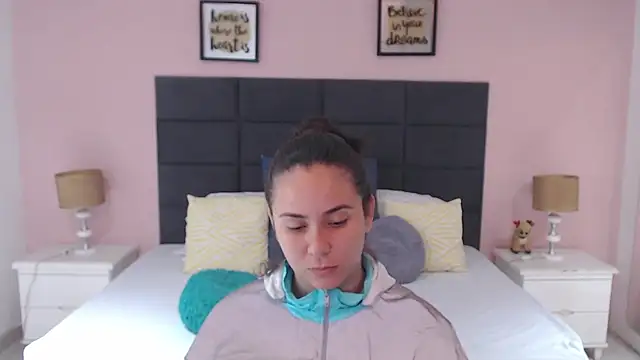 Snapshot of MadisonJenner chatting on 01.30.25 MadisonJenner online show from 01.30.25