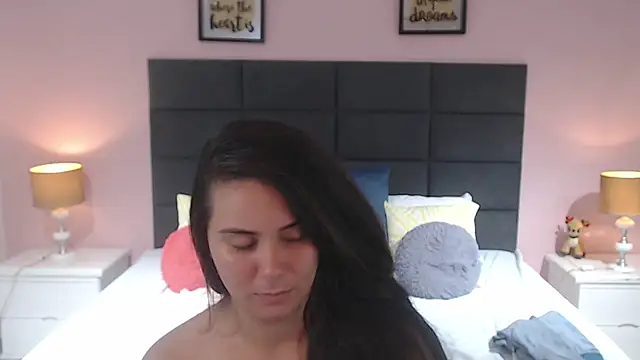 Snapshot of MadisonJenner chatting on 02.06.25 MadisonJenner online show from 02.06.25