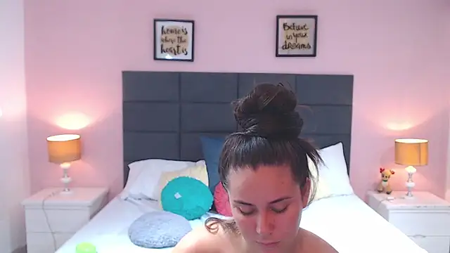 Snapshot of MadisonJenner chatting on 02.08.25 MadisonJenner online show from 02.08.25