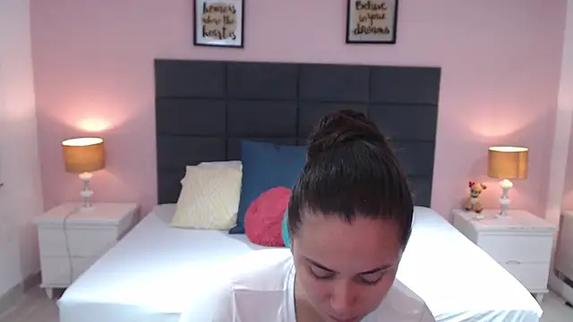 Snapshot of MadisonJenner chatting on 02.09.25 MadisonJenner online show from 02.09.25