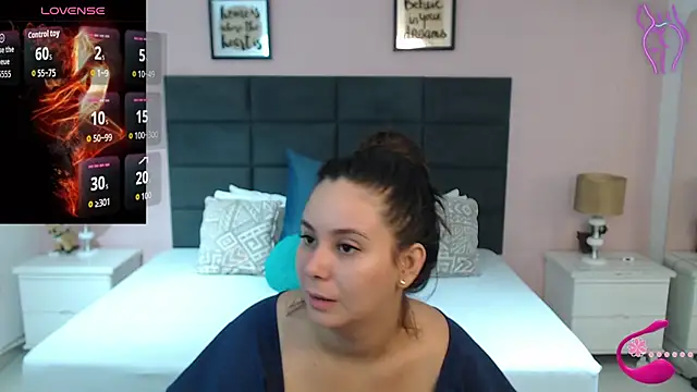 Snapshot of MadisonJenner chatting on 09.22.25 MadisonJenner online show from 09.22.25