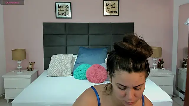 Snapshot of MadisonJenner chatting on 10.10.25 MadisonJenner online show from 10.10.25