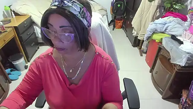 Mrs mommy  online show from 02.15.25