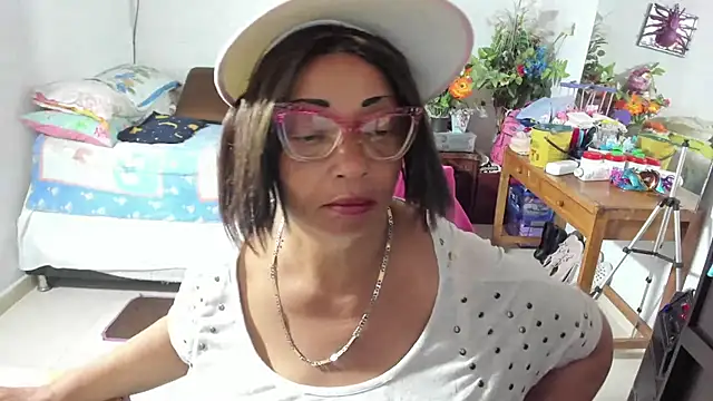 Mrs mommy  online show from 10.03.25