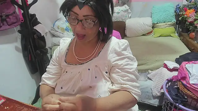 Snapshot of Mrs_mommy_ chatting on 04.25.26 Mrs mommy online show from 04.25.26