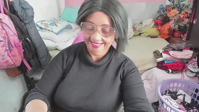 Snapshot of Mrs_mommy_ chatting on 05.06.26 Mrs mommy online show from 05.06.26