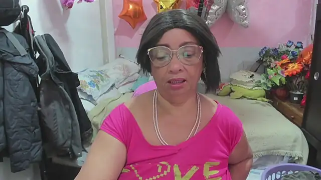 Snapshot of Mrs_mommy_ chatting on 05.10.26 Mrs mommy online show from 05.10.26