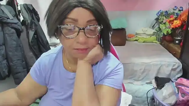 Snapshot of Mrs_mommy_ chatting on 05.14.26 Mrs mommy online show from 05.14.26
