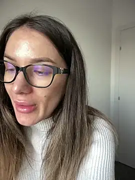 HotXMom online show from 12.16.25