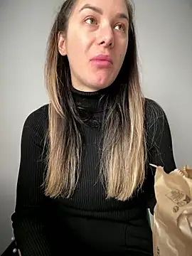 HotXMom online show from 01.14.26