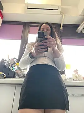 Snapshot of HotXMom chatting on 04.30.26 HotXMom online show from 04.30.26