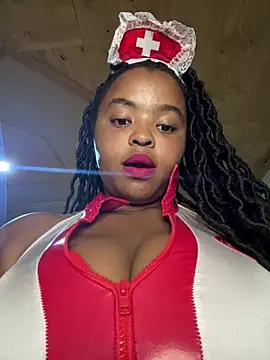 Snapshot of Linahlove chatting on 02.22.25 Linahlove online show from 02.22.25