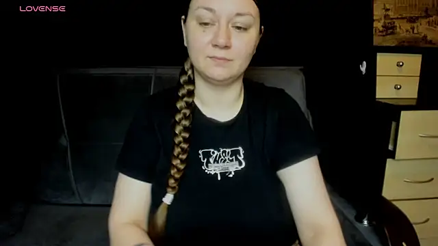 Snapshot of AlisaBacker chatting on 06.03.26 AlisaBacker online show from 06.03.26