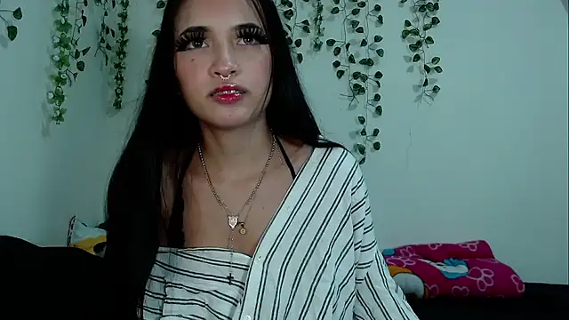 Snapshot of laurita_rico chatting on 09.17.25 laurita rico online show from 09.17.25