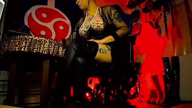 Snapshot of DominatrixBlue chatting on 02.10.25 DominatrixBlue online show from 02.10.25