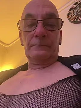 Snapshot of Sissy_Ambre chatting on 02.16.25 Sissy Ambre online show from 02.16.25