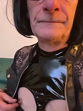 Snapshot of Sissy_Ambre chatting on 02.23.25 Sissy Ambre online show from 02.23.25