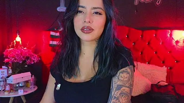 Snapshot of foxxy_nasty chatting on 12.20.24 foxxy nasty online show from 12.20.24
