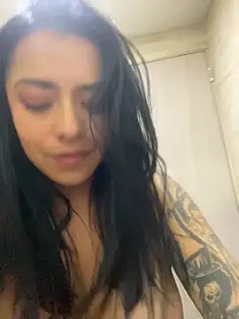 Snapshot of foxxy_nasty chatting on 02.14.25 foxxy nasty online show from 02.14.25