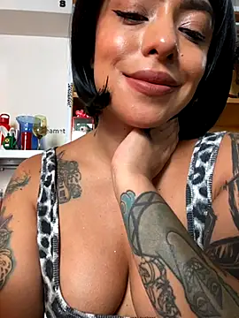 Snapshot of foxxy_nasty chatting on 10.13.25 foxxy nasty online show from 10.13.25