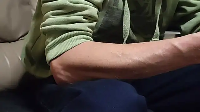 Snapshot of brenzs chatting on 11.08.25 brenzs online show from 11.08.25