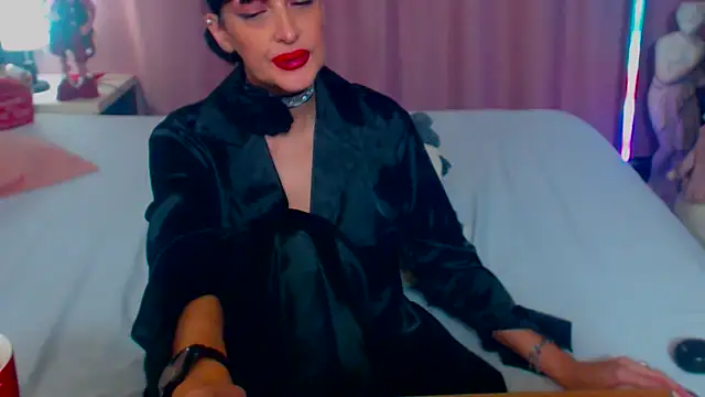 Snapshot of shannon4u chatting on 12.19.24 shannon4u online show from 12.19.24