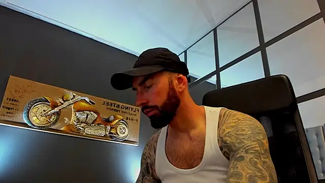 Snapshot of AronGrant chatting on 05.17.26 AronGrant online show from 05.17.26